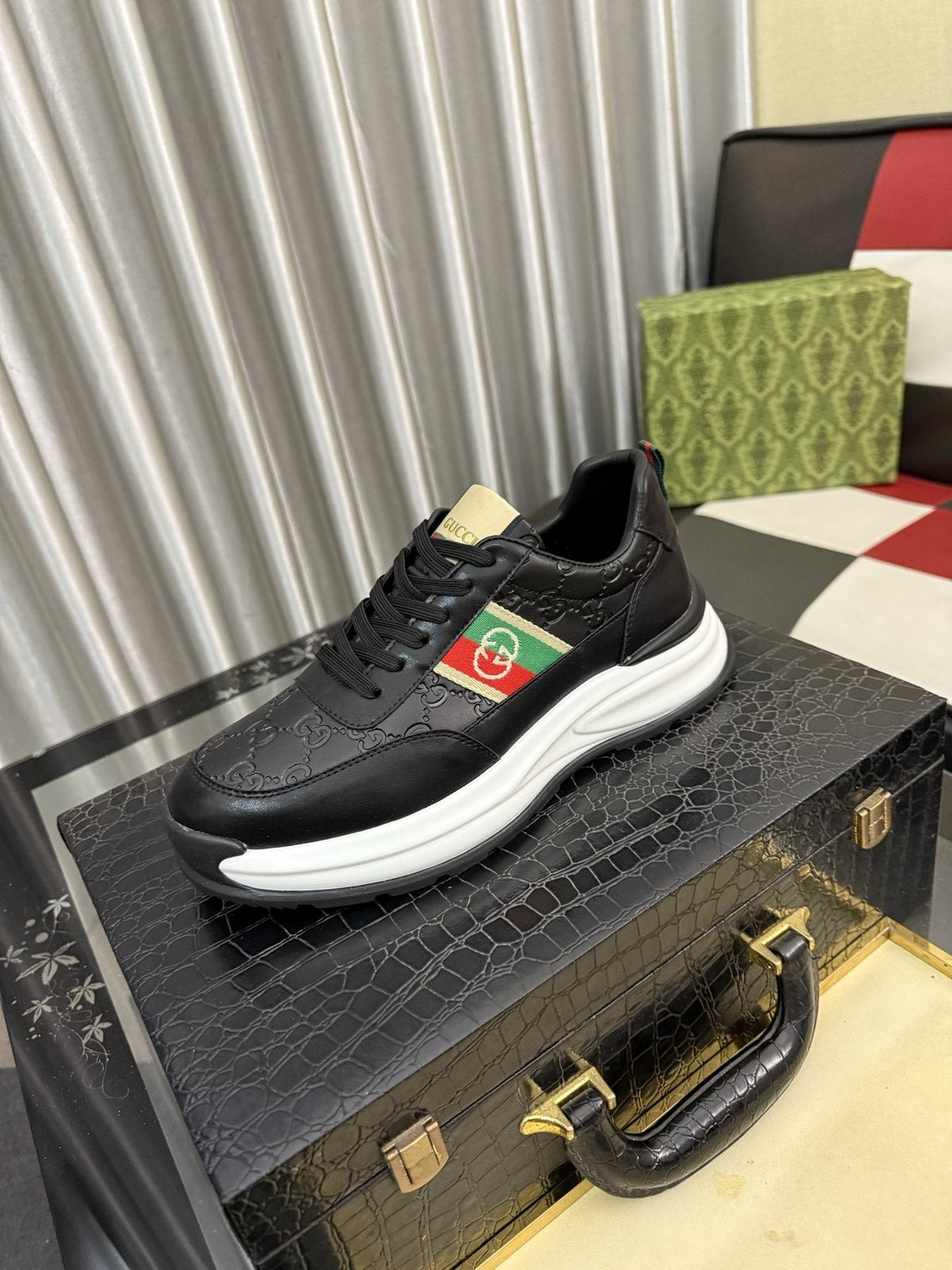 Gucci Men's Green and Red Stripe Low-Top Sneakers